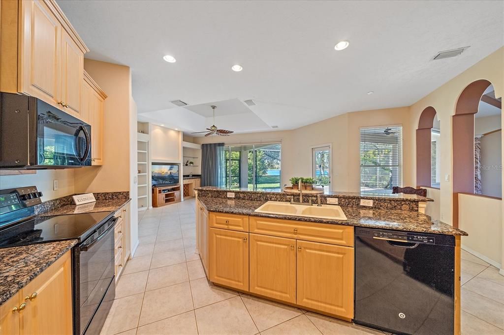 Kitchen with breakfast bar