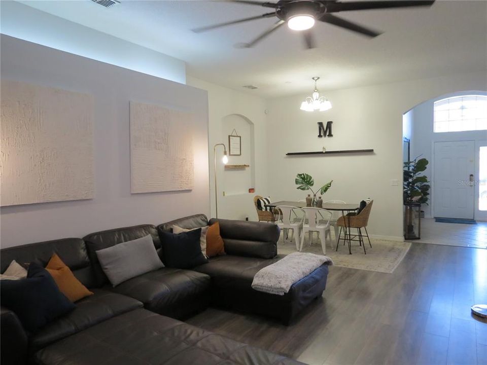 For Sale: $474,990 (3 beds, 2 baths, 1844 Square Feet)