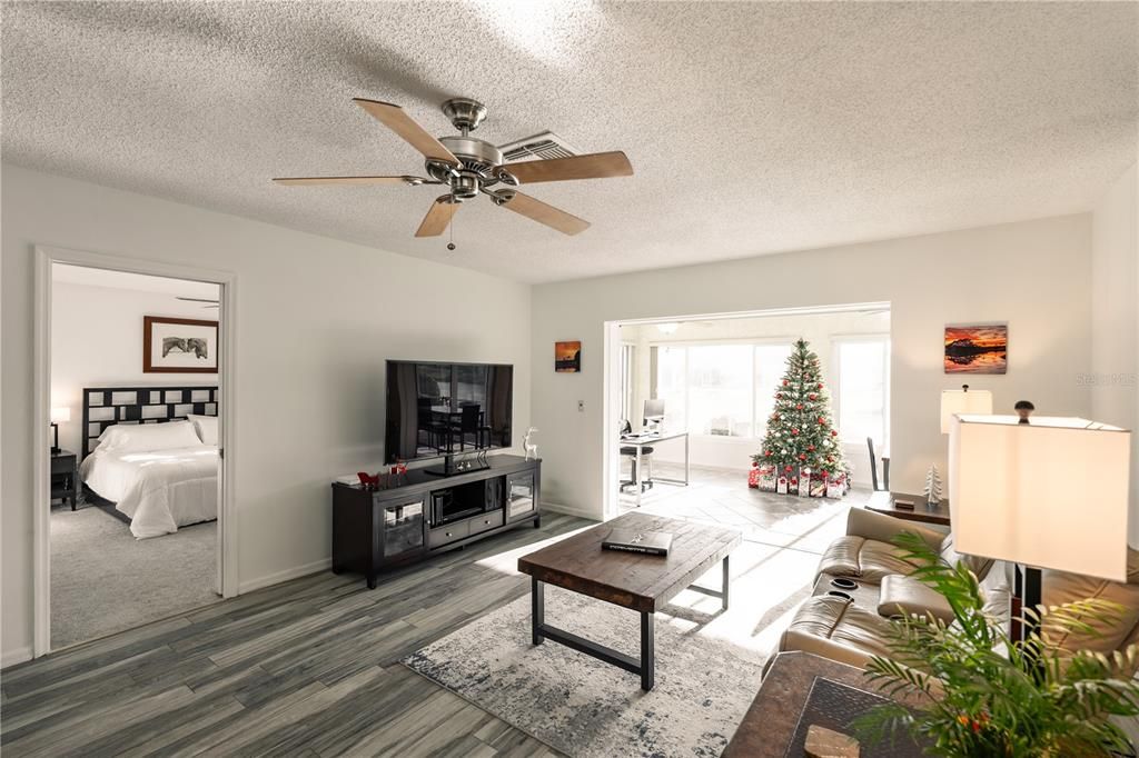 For Sale: $379,900 (2 beds, 2 baths, 1756 Square Feet)