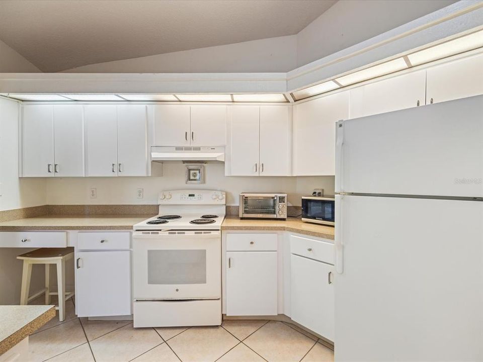 For Sale: $394,999 (2 beds, 2 baths, 1235 Square Feet)