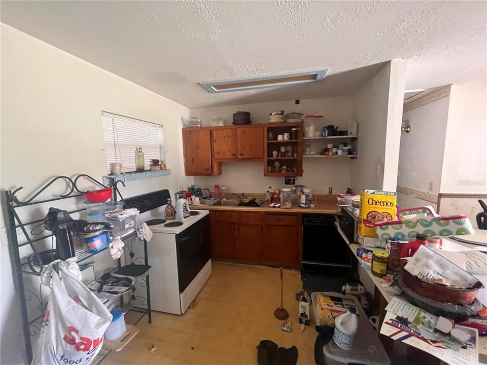 For Sale: $100,000 (2 beds, 1 baths, 1262 Square Feet)