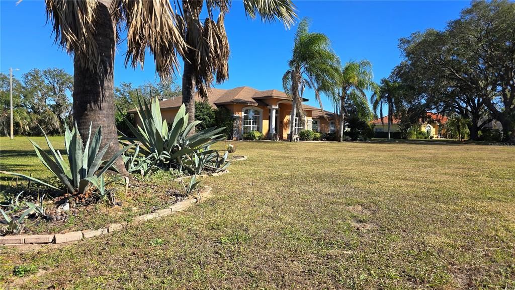 For Sale: $650,000 (3 beds, 2 baths, 1949 Square Feet)