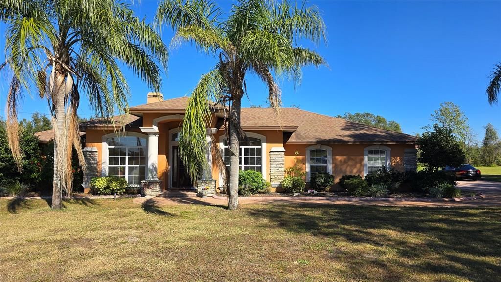 For Sale: $650,000 (3 beds, 2 baths, 1949 Square Feet)