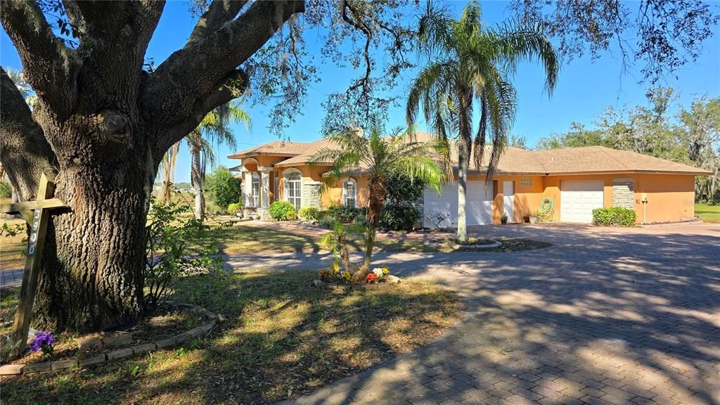 For Sale: $650,000 (3 beds, 2 baths, 1949 Square Feet)