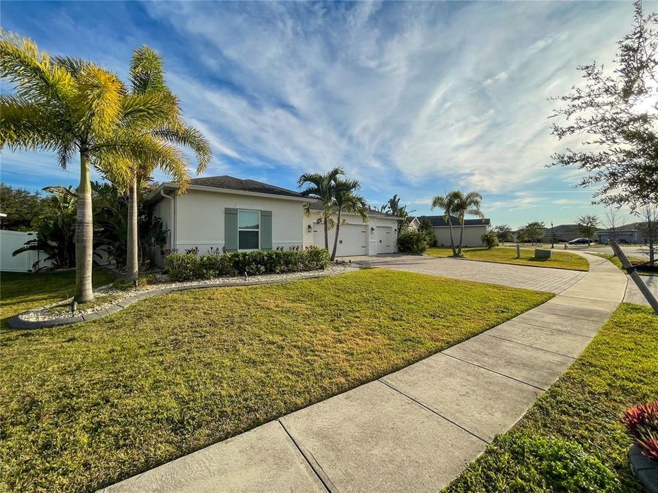 For Sale: $420,000 (4 beds, 2 baths, 2133 Square Feet)