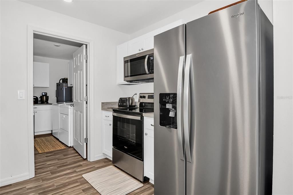 For Sale: $230,000 (2 beds, 1 baths, 1062 Square Feet)