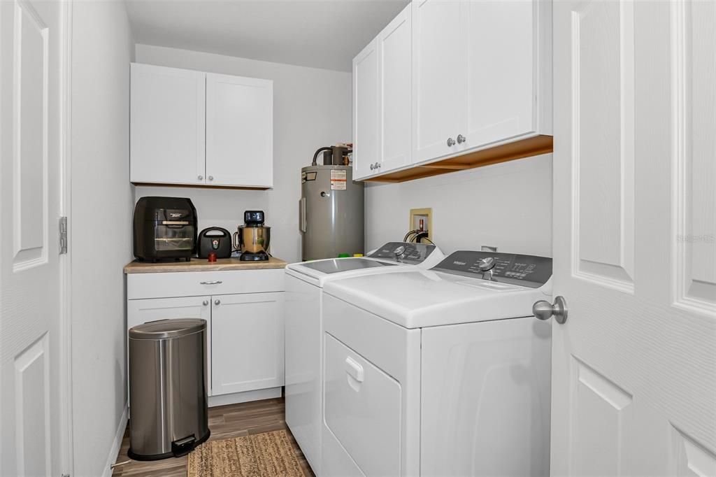 For Sale: $230,000 (2 beds, 1 baths, 1062 Square Feet)