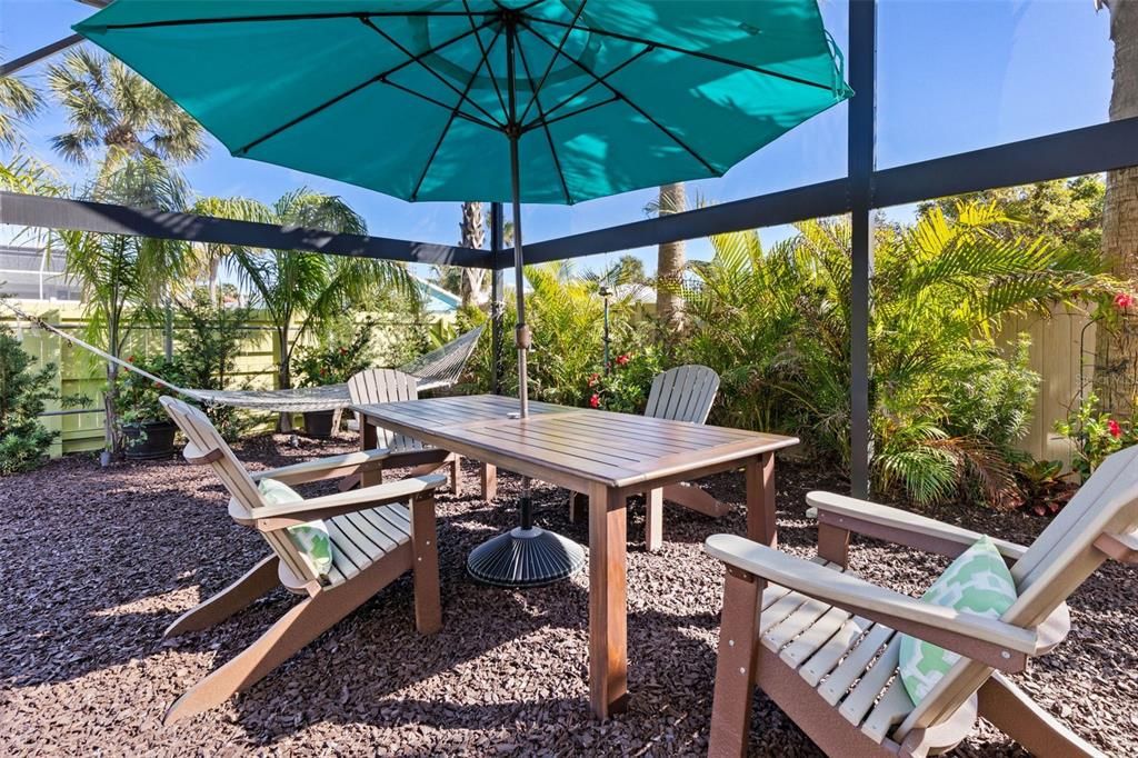 Private Oasis - Outdoor Eating Area