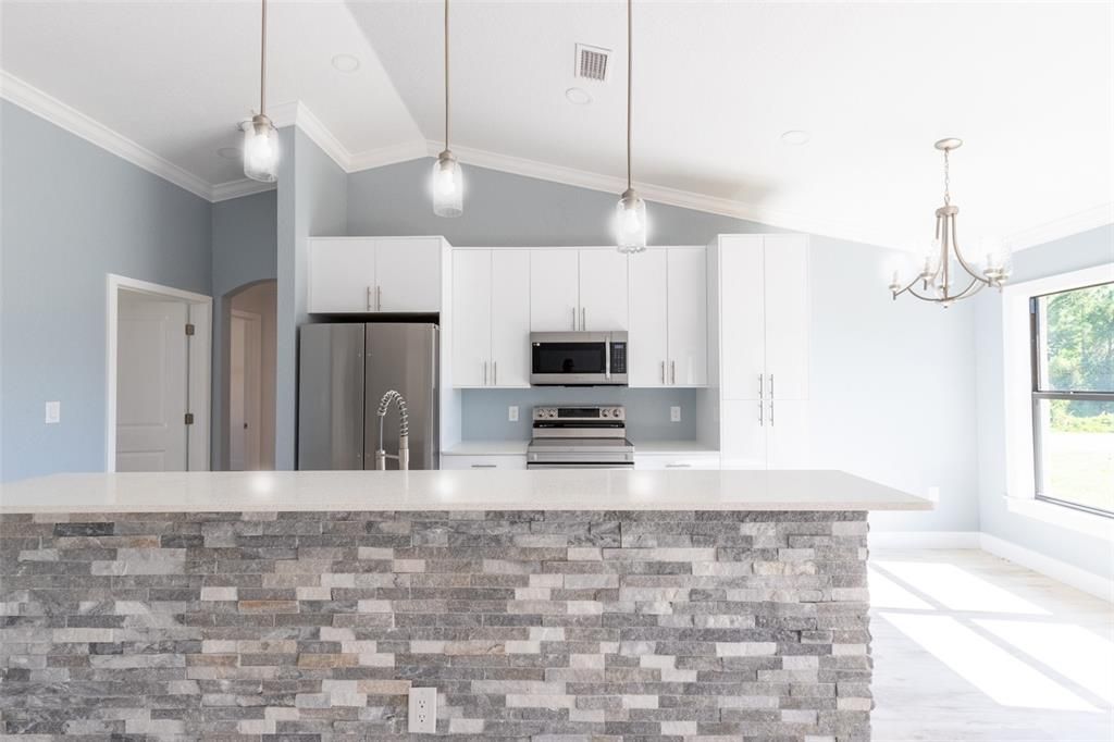 Stone accent on kitchen island.