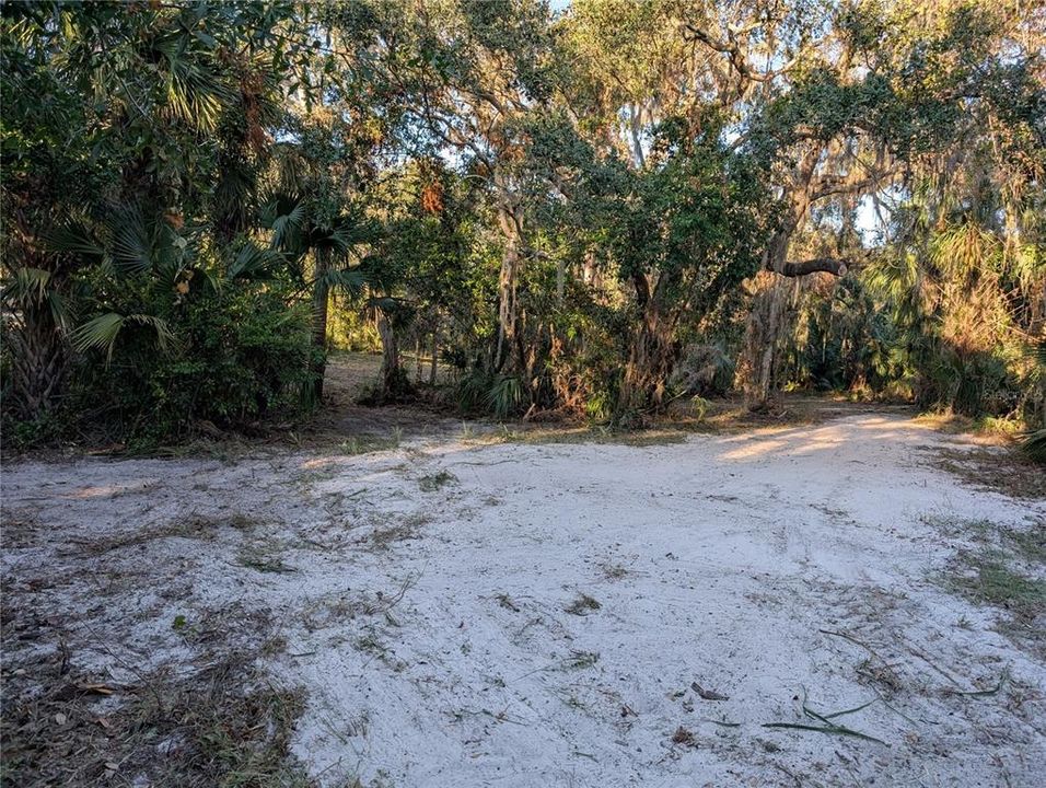 На продажу: $950,000 (7.32 acres)