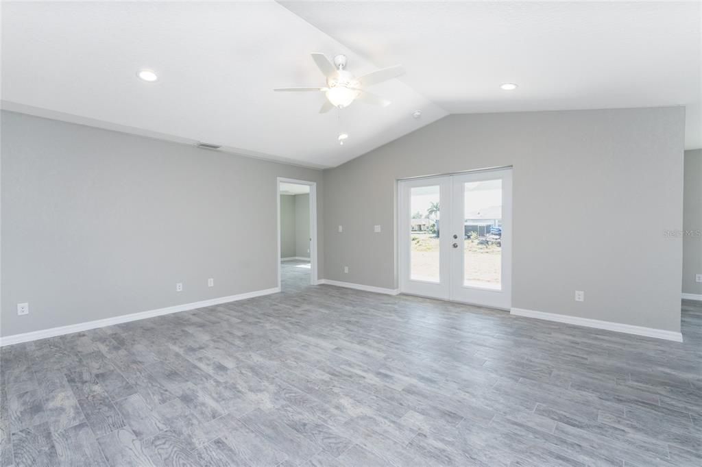 Active With Contract: $329,900 (3 beds, 2 baths, 1663 Square Feet)