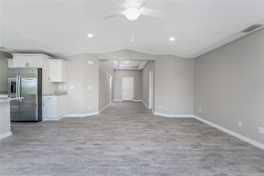 Active With Contract: $329,900 (3 beds, 2 baths, 1663 Square Feet)