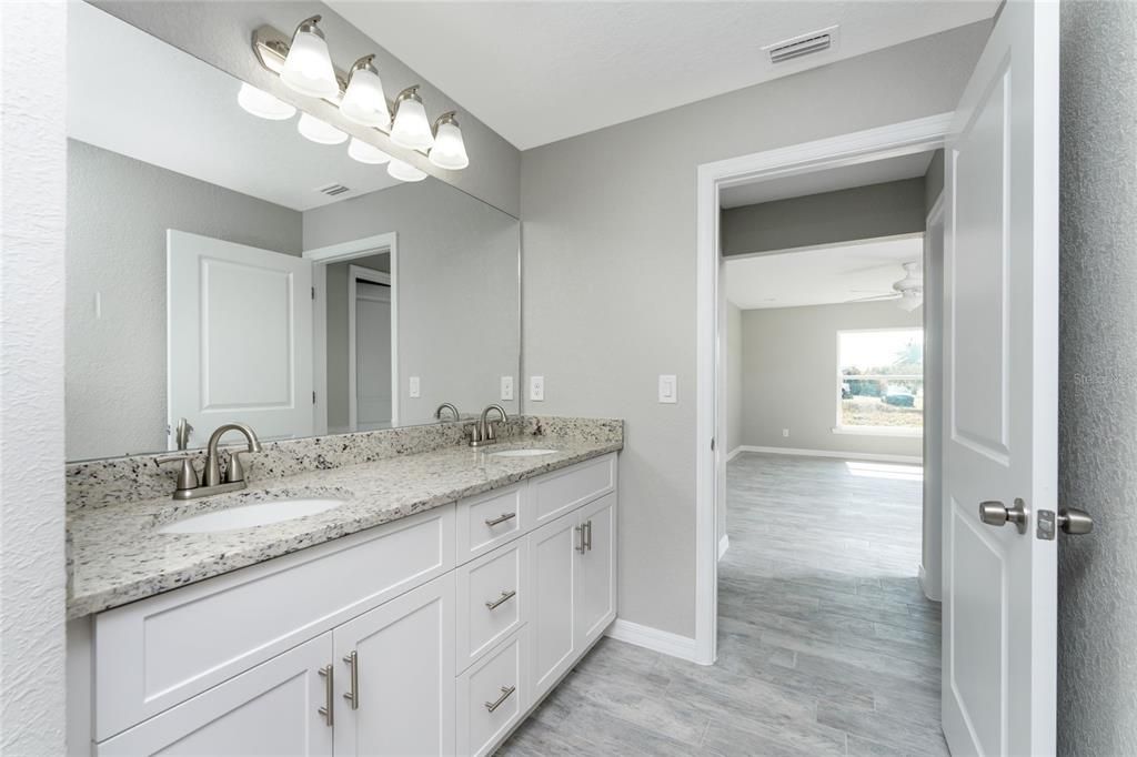 Active With Contract: $329,900 (3 beds, 2 baths, 1663 Square Feet)