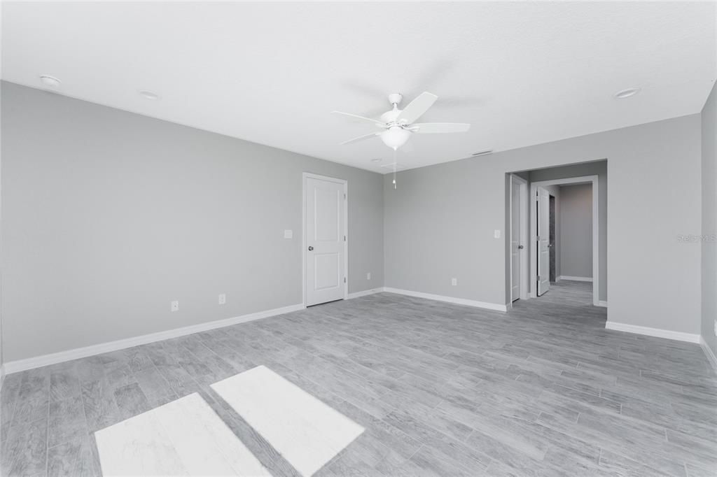 Active With Contract: $329,900 (3 beds, 2 baths, 1663 Square Feet)