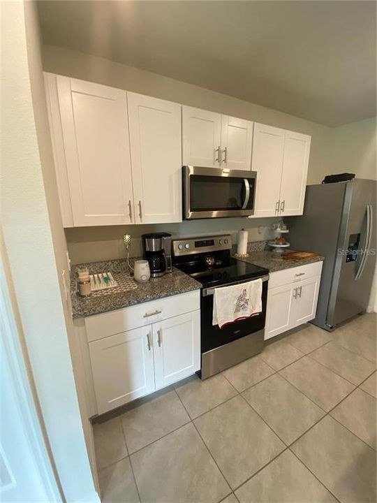 For Rent: $2,300 (3 beds, 2 baths, 1676 Square Feet)