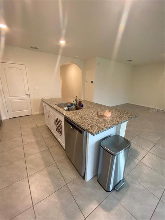 For Rent: $2,300 (3 beds, 2 baths, 1676 Square Feet)