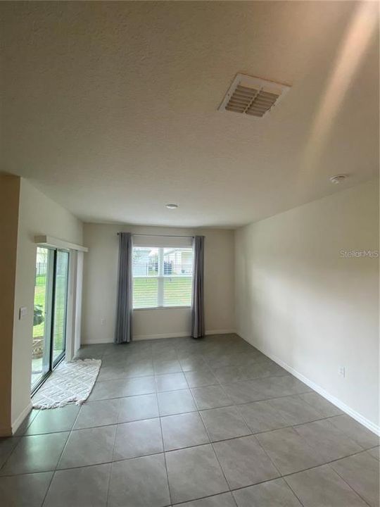 For Rent: $2,300 (3 beds, 2 baths, 1676 Square Feet)