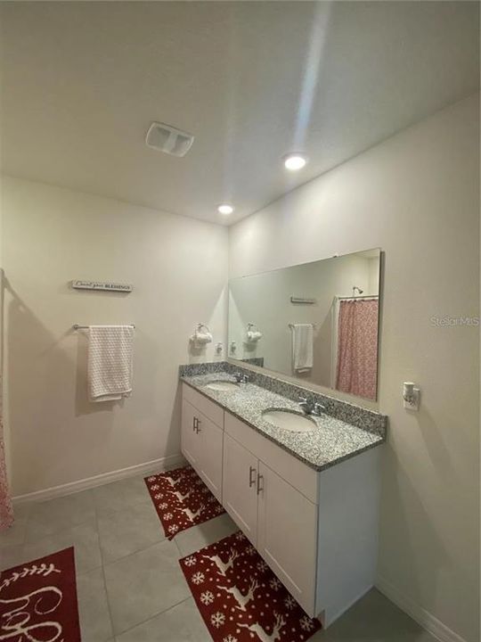 For Rent: $2,300 (3 beds, 2 baths, 1676 Square Feet)