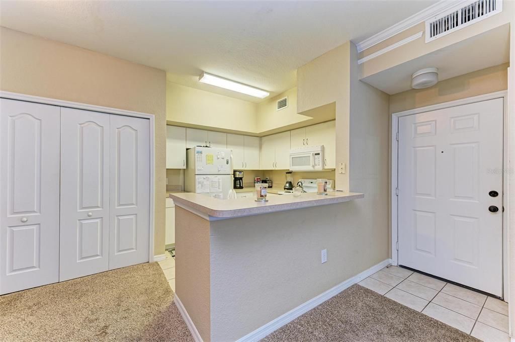 For Sale: $239,999 (1 beds, 1 baths, 759 Square Feet)