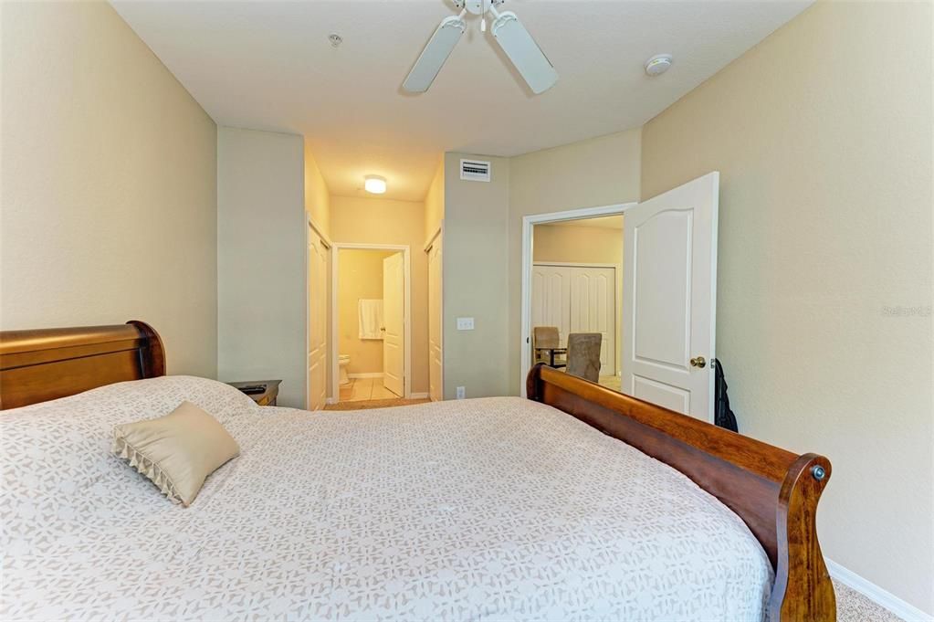 For Sale: $239,999 (1 beds, 1 baths, 759 Square Feet)