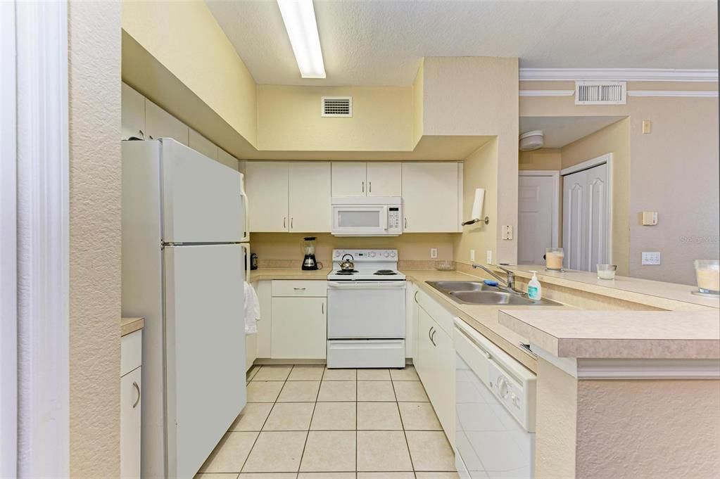 For Sale: $239,999 (1 beds, 1 baths, 759 Square Feet)