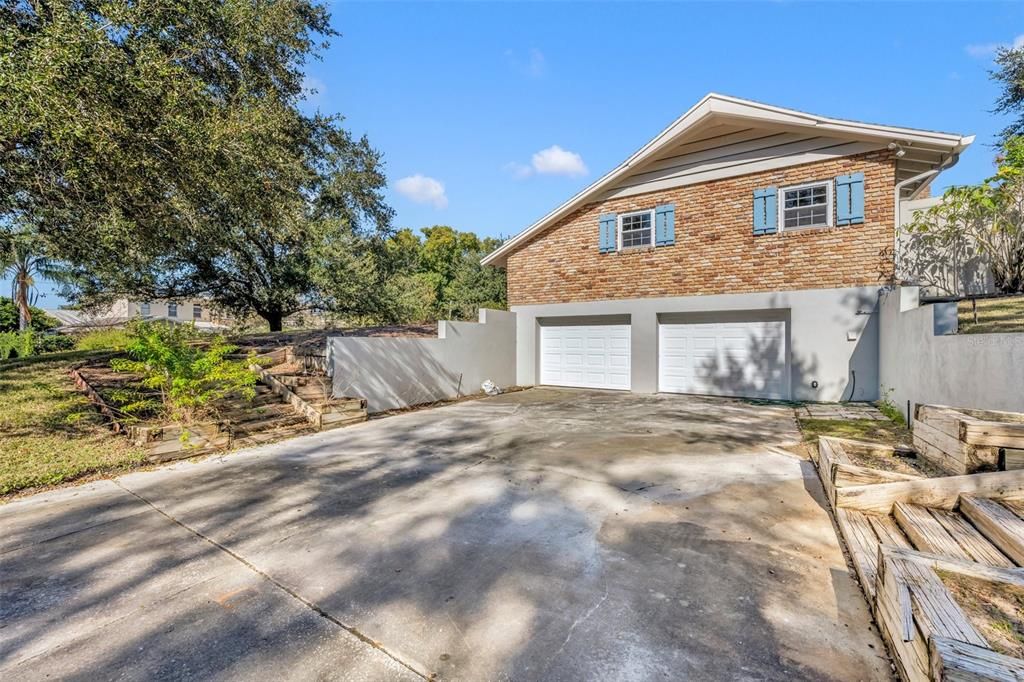 Side Entry Oversized 2-Car Garage