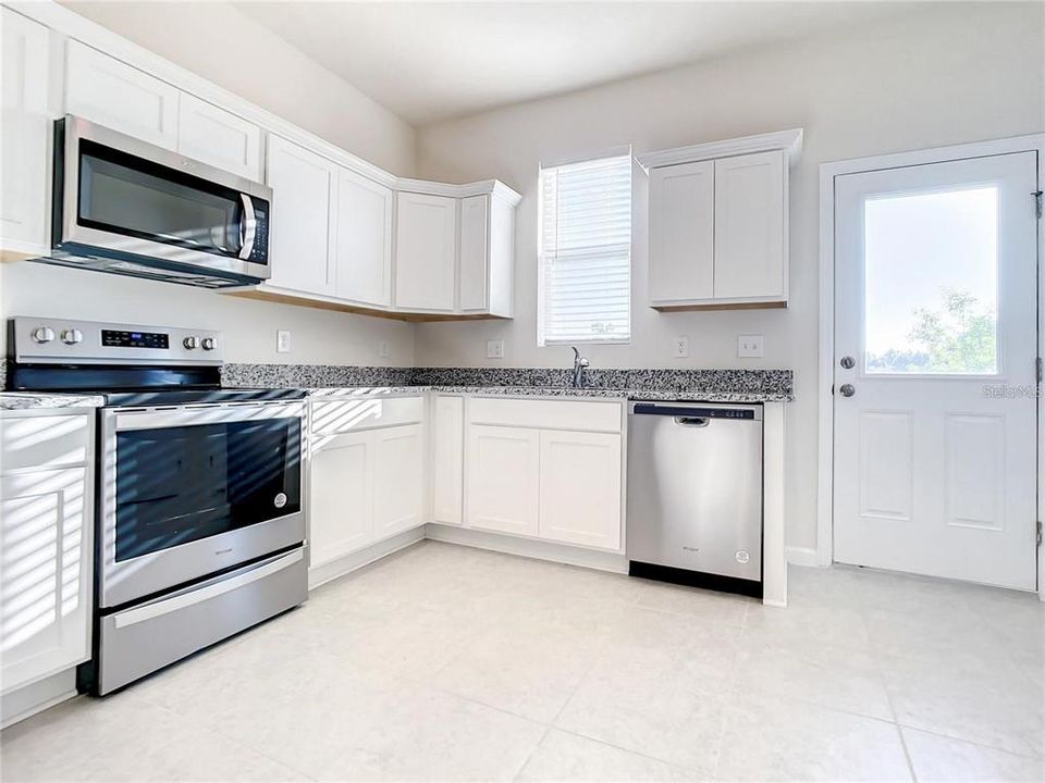 For Rent: $2,200 (3 beds, 2 baths, 1164 Square Feet)