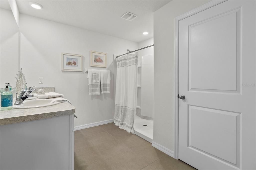 Active With Contract: $349,900 (3 beds, 2 baths, 1672 Square Feet)