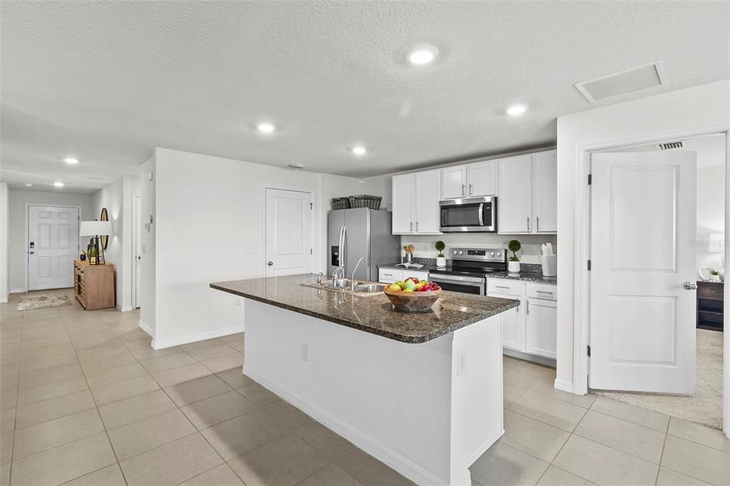 Active With Contract: $349,900 (3 beds, 2 baths, 1672 Square Feet)