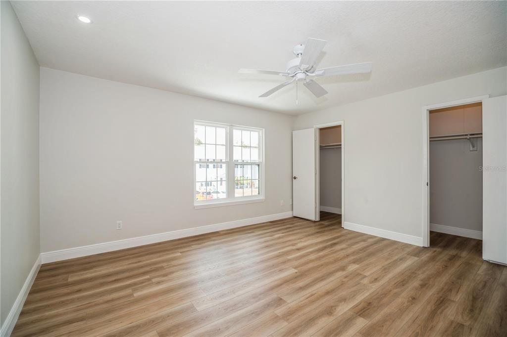 Bedroom (right) dual closets