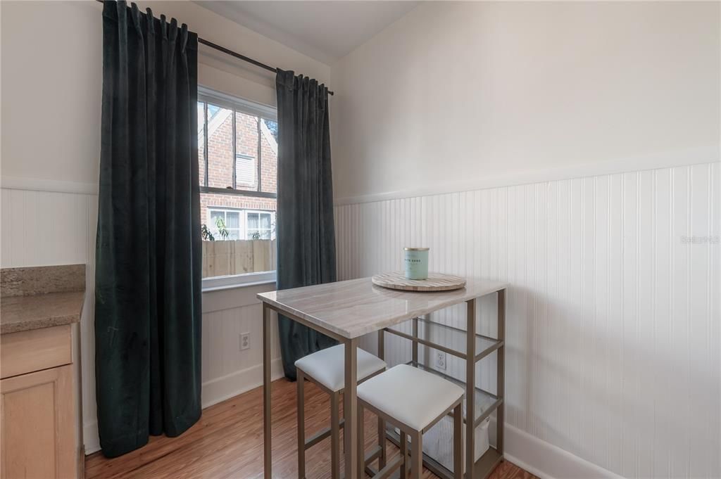 Active With Contract: $365,000 (2 beds, 1 baths, 992 Square Feet)