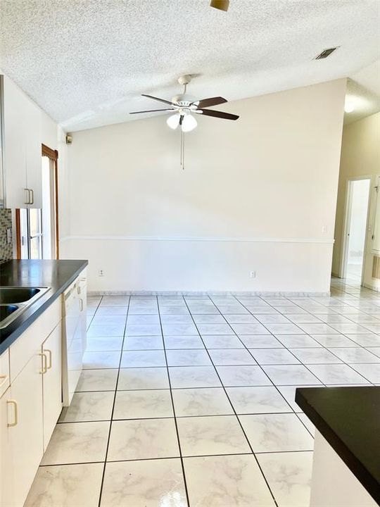 For Rent: $1,995 (3 beds, 2 baths, 1246 Square Feet)