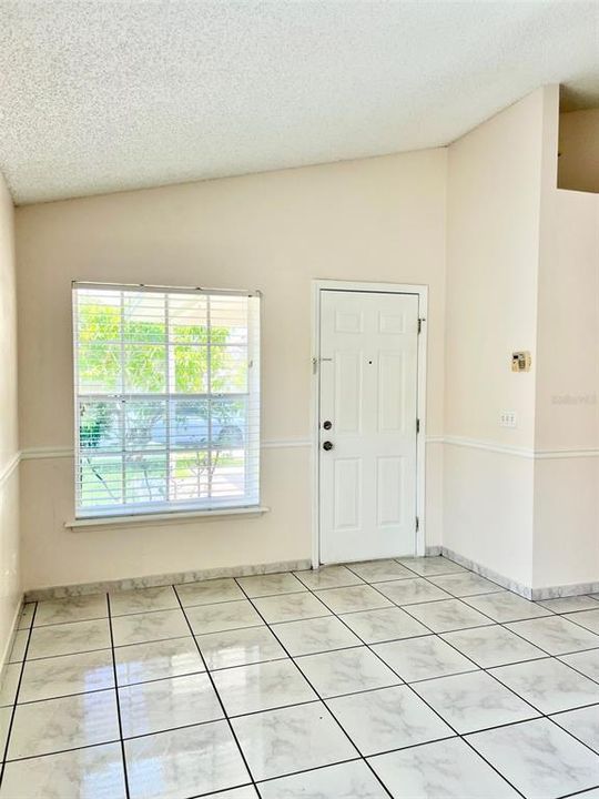 For Rent: $1,995 (3 beds, 2 baths, 1246 Square Feet)