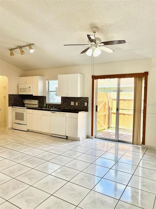 For Rent: $1,995 (3 beds, 2 baths, 1246 Square Feet)