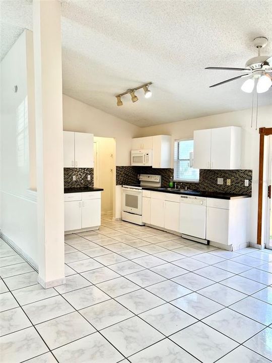 For Rent: $1,995 (3 beds, 2 baths, 1246 Square Feet)