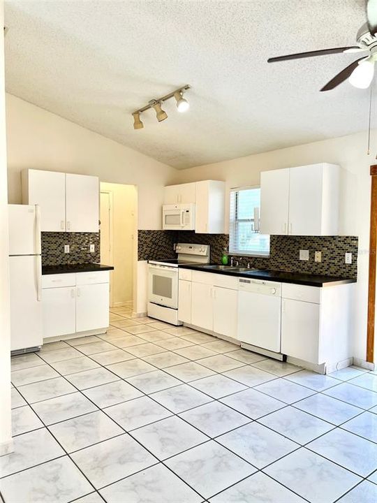 For Rent: $1,995 (3 beds, 2 baths, 1246 Square Feet)