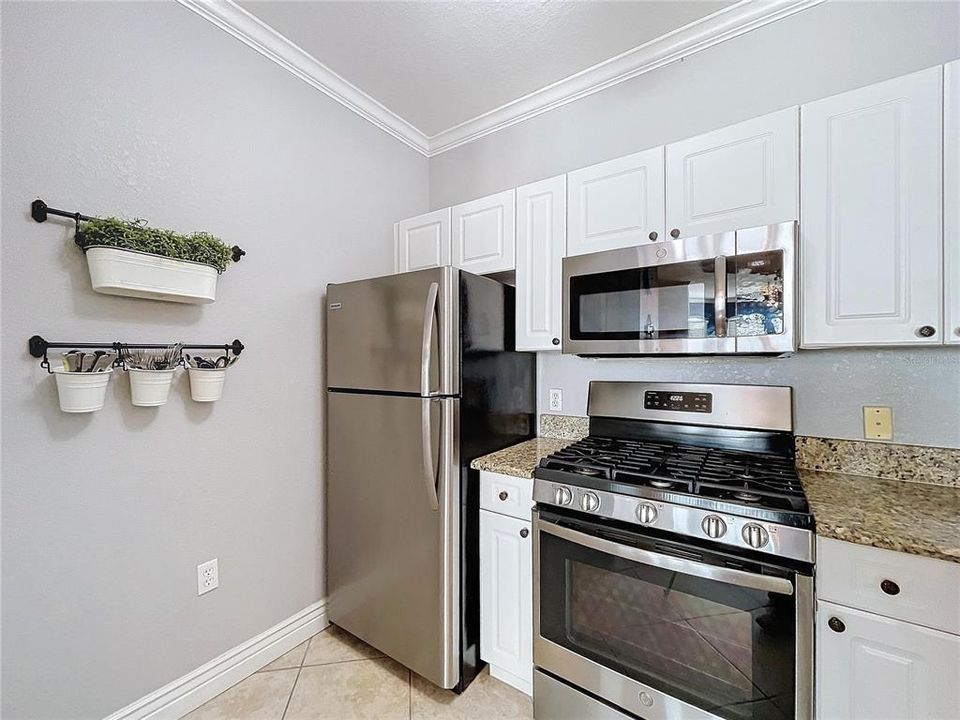 For Sale: $295,000 (2 beds, 2 baths, 1230 Square Feet)