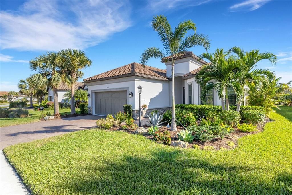 For Sale: $1,035,000 (3 beds, 3 baths, 2437 Square Feet)