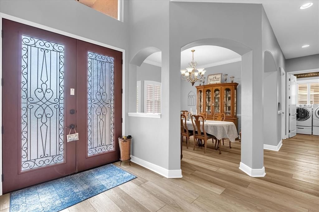 Main entrance door and view of the dining room.