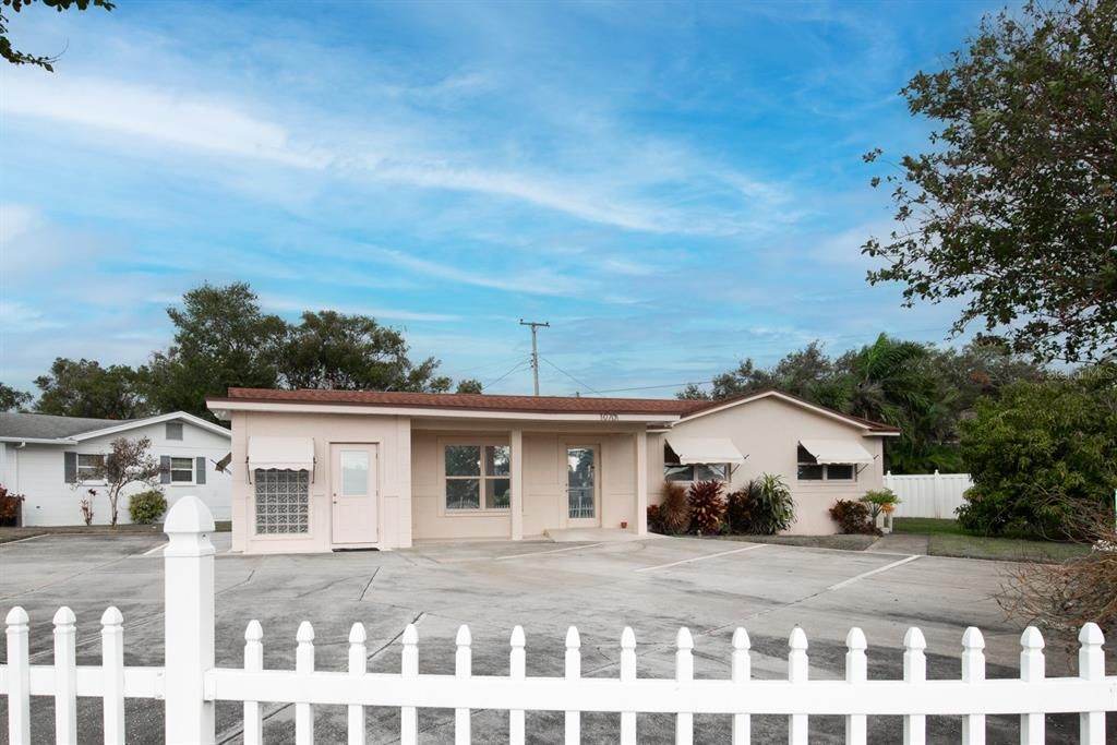 Front view - Office side onto left - home side on the right.  About 8 parking spots, corner lot facing Seminole BLVD.  41,0000 cars go by a day for great exposure to maximize a business.