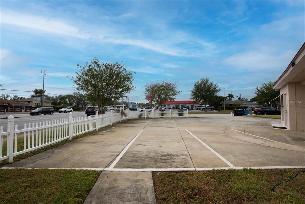 Corner property great exposure on Seminole BLVD.  41,000 cars pass a day, great exposure for you business!