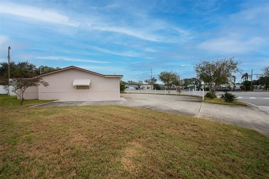 Corner view of property overlooking Seminole BLVD.