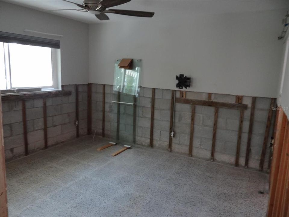 For Sale: $550,000 (3 beds, 2 baths, 1735 Square Feet)