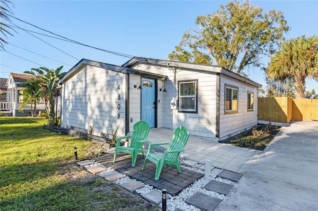 For Sale: $359,990 (3 beds, 2 baths, 1060 Square Feet)