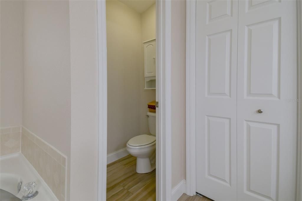 Primary en suite water closet