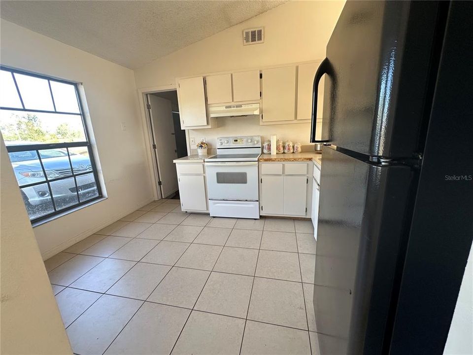 Active With Contract: $299,000 (0 beds, 0 baths, 870 Square Feet)