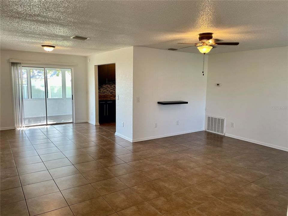 For Sale: $249,500 (2 beds, 2 baths, 1132 Square Feet)