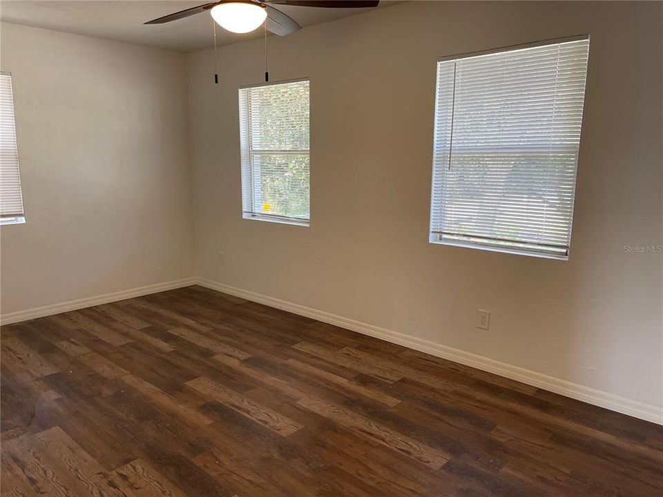 For Rent: $1,150 (2 beds, 1 baths, 800 Square Feet)