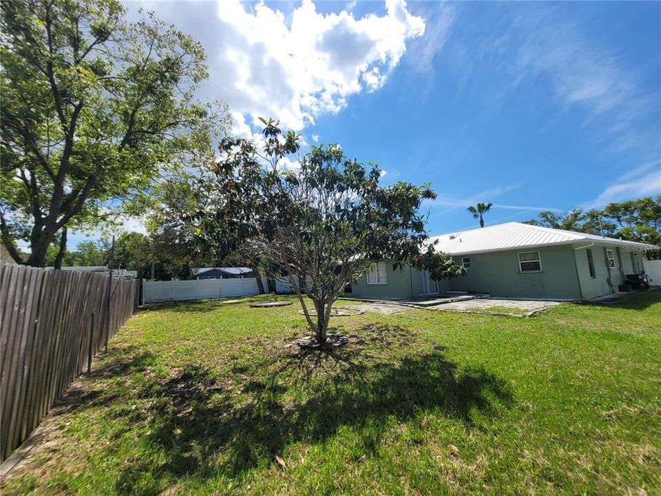 For Sale: $275,000 (3 beds, 2 baths, 1392 Square Feet)