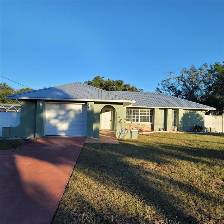 For Sale: $275,000 (3 beds, 2 baths, 1392 Square Feet)